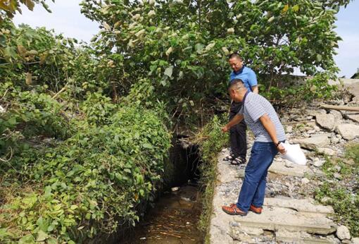 株洲市生态环境局醴陵分局对入河排污口进行现场核查